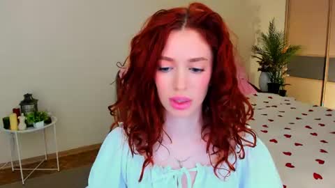 christinaconteeree online show from June 26, 2026, 8:24 pm