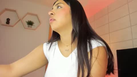 Christine  online show from October 21, 2025, 12:06 pm