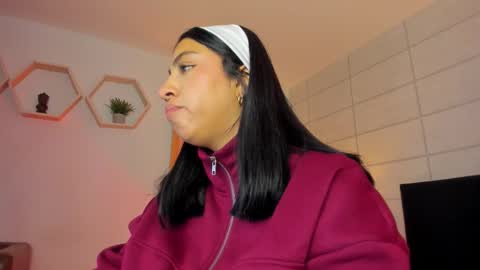 Christine  online show from November 20, 2025, 12:05 pm