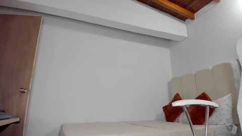 Petite Horny and chistoper  dick online show from March 11, 2025, 12:17 pm