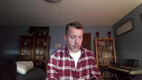 chrisw8121 online show from December 4, 2025, 4:05 pm