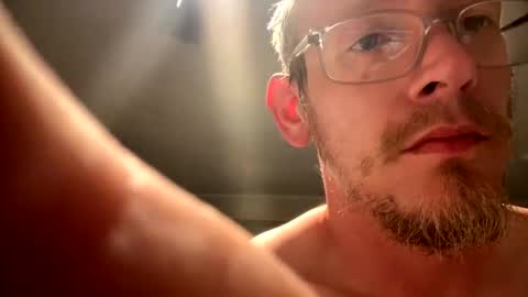 chriswells062590 online show from March 31, 2026, 4:02 am