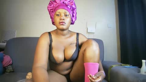 Snapshot of chubby_flora chatting on May 18, 2026, 7:20 pm Flora online show from May 18, 2026, 7:20 pm