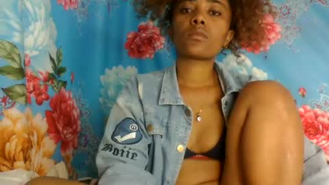 Snapshot of ciciazzhh chatting on June 19, 2026, 11:52 pm ciciazzhh online show from June 19, 2026, 11:52 pm