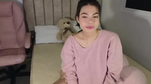 Snapshot of cielo_18d chatting on May 14, 2026, 5:14 am Mia online show from May 14, 2026, 5:14 am