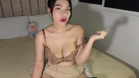 Mia online show from June 26, 2026, 5:23 am