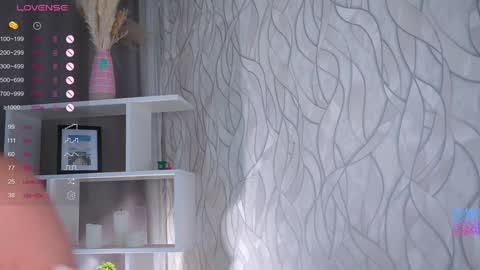   L  online show from October 15, 2025, 4:29 pm