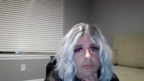 Snapshot of cincinnaticd21 chatting on November 16, 2025, 6:19 am cincinnaticd21 online show from November 16, 2025, 6:19 am