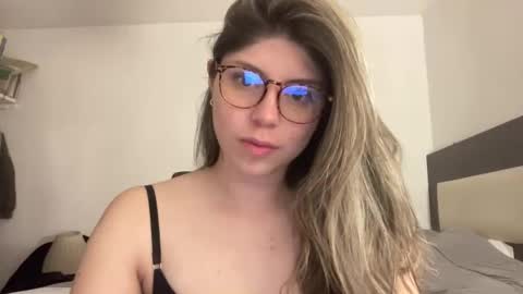 Snapshot of cind3erella chatting on January 16, 2025, 3:34 am cind3erella online show from January 16, 2025, 3:34 am