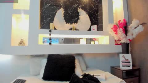 Cinthya  online show from October 1, 2025, 12:00 pm