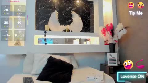 Cinthya  online show from October 3, 2025, 12:13 pm