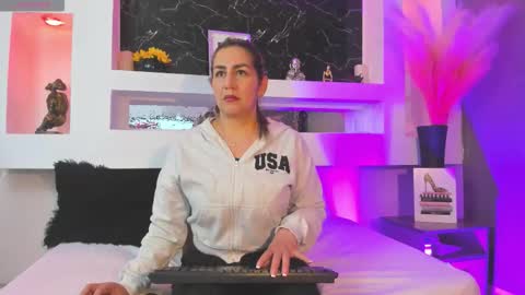 Cinthya  online show from March 9, 2026, 12:09 pm