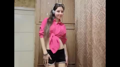 Lisa Salivan online show from November 24, 2025, 11:48 pm