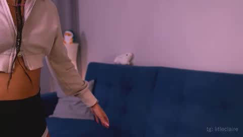 Snapshot of claire_amoure chatting on November 8, 2025, 4:18 pm Claire online show from November 8, 2025, 4:18 pm