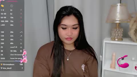 CLAIRE online show from June 7, 2026, 4:44 pm