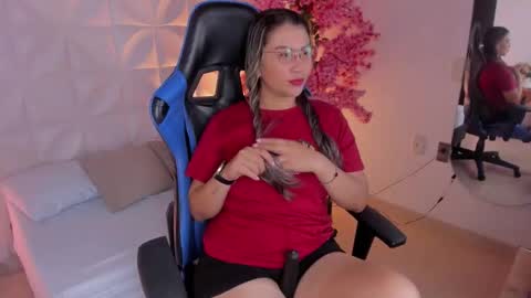 Snapshot of clara_luu chatting on February 28, 2026, 7:15 pm Clara online show from February 28, 2026, 7:15 pm