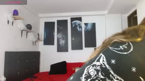 clara_xuee online show from December 27, 2024, 11:21 pm