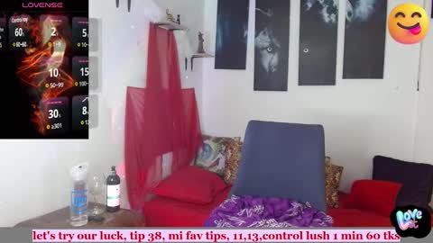 clara_xuee online show from December 31, 2024, 9:17 pm