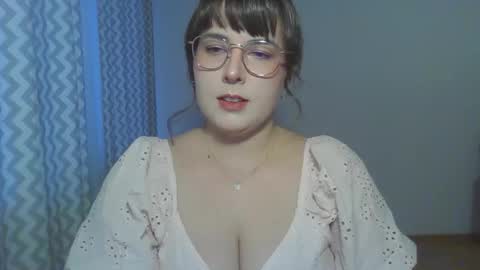 Snapshot of claralovely chatting on June 10, 2026, 5:56 pm Clara online show from June 10, 2026, 5:56 pm
