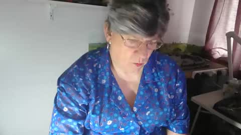 clare nylons online show from April 15, 2026, 8:32 am