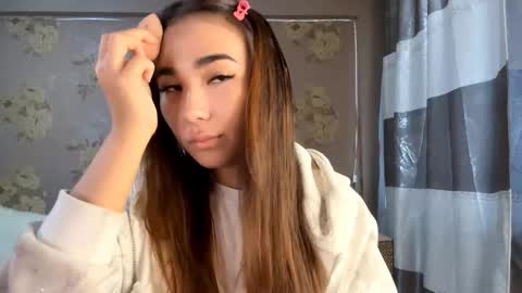 Snapshot of claribelatienza chatting on October 15, 2025, 8:14 am Yuna online show from October 15, 2025, 8:14 am