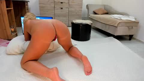 Snapshot of classy_medeeea chatting on July 17, 2026, 2:40 am Deea xxx online show from July 17, 2026, 2:40 am