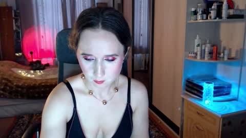 classyinna online show from December 15, 2025, 6:17 am