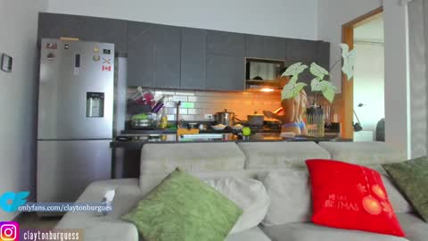 Snapshot of claytonburgues chatting on December 14, 2024, 10:18 pm claytonburgues online show from December 14, 2024, 10:18 pm