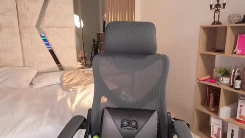 Cleo Adams online show from November 21, 2025, 5:06 am