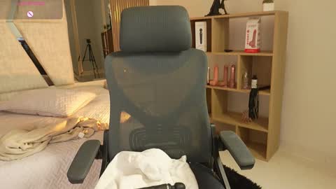 Cleo Adams online show from December 19, 2025, 5:58 am