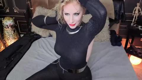 Cleo online show from May 19, 2026, 1:56 am