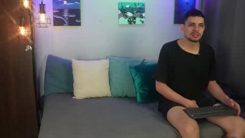 Snapshot of cleoanubis_ chatting on March 15, 2026, 5:02 am Girl Juliana and Federico online show from March 15, 2026, 5:02 am