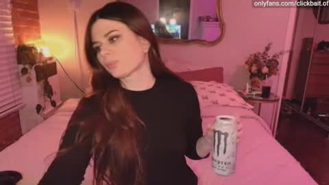 Snapshot of clickbait_ chatting on February 1, 2026, 7:51 am clickbait_ online show from February 1, 2026, 7:51 am