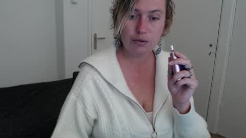 Syl  online show from October 13, 2025, 6:57 am