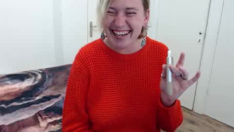 Syl  online show from November 18, 2025, 10:36 pm