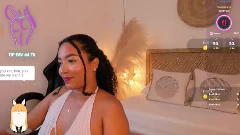 cloe_25 online show from September 12, 2025, 2:22 am