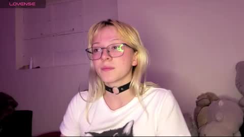  CLOE  online show from October 15, 2025, 10:21 pm