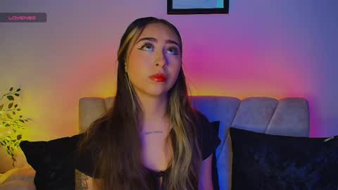 cloe_martinezz_ online show from May 13, 2026, 9:55 pm