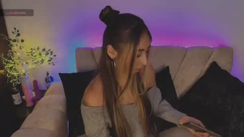 cloe_martinezz_ online show from June 10, 2026, 4:56 am