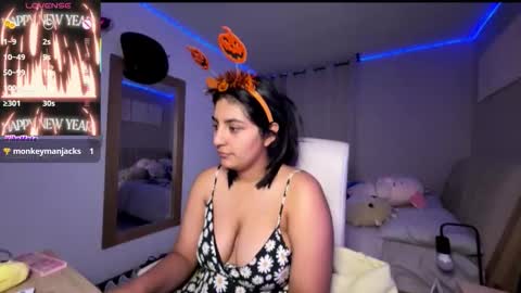 cloe small online show from October 21, 2025, 1:17 am