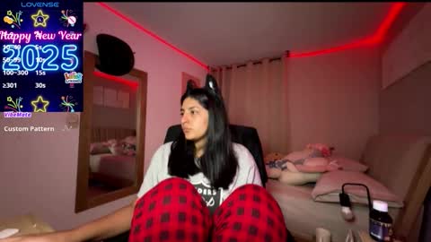 cloe small online show from November 11, 2025, 7:08 am