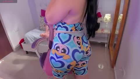 Cloe Weiss online show from November 16, 2025, 1:49 pm