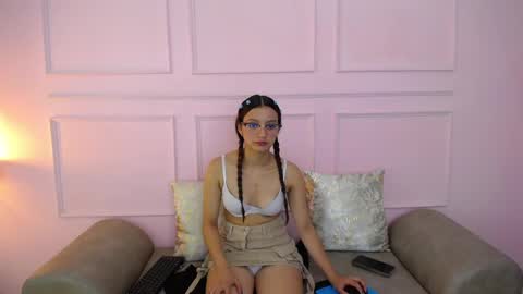 Snapshot of cloe_wills chatting on November 14, 2025, 3:33 pm Cloe online show from November 14, 2025, 3:33 pm