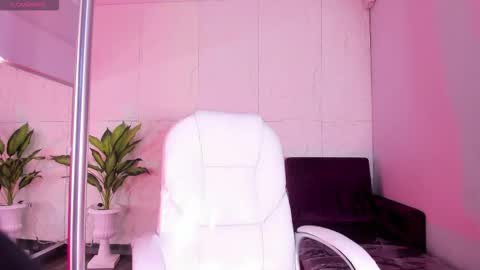 C L O E  online show from January 6, 2026, 5:00 am