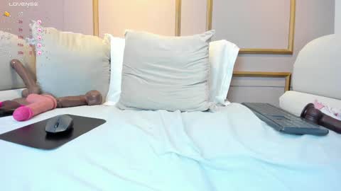 Cloe online show from December 19, 2024, 3:52 pm