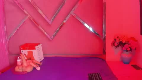 CloeMorenti  online show from November 24, 2025, 3:34 pm