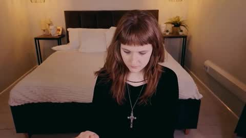  Clover  follow me  online show from September 15, 2025, 2:28 pm