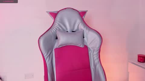 Snapshot of clover_tter_ chatting on November 6, 2025, 1:01 pm Chloe online show from November 6, 2025, 1:01 pm