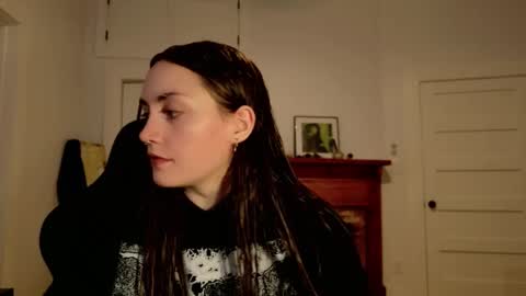 Clover online show from October 22, 2025, 4:35 am