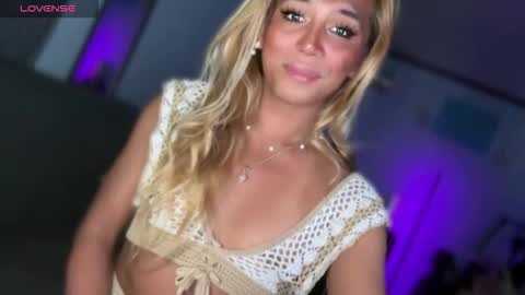 Snapshot of cockprincess_dianna chatting on January 15, 2026, 7:39 pm PrincessDianna IslandGirl CUMSHOW in PVT and PASSWORDSHOW online show from January 15, 2026, 7:39 pm